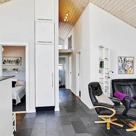 Three-bedroom Holiday In 10 * Brovst