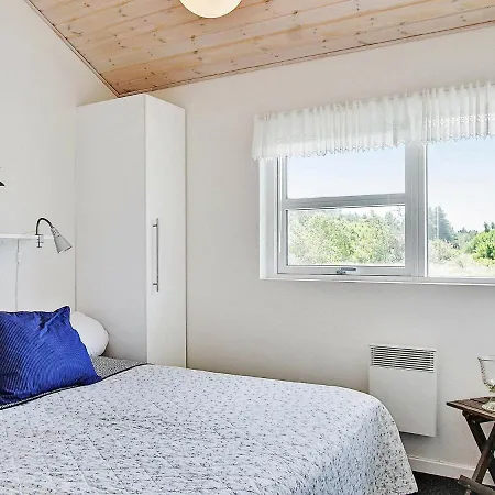 Three-bedroom Holiday In 10 Сasa de vacaciones Brovst