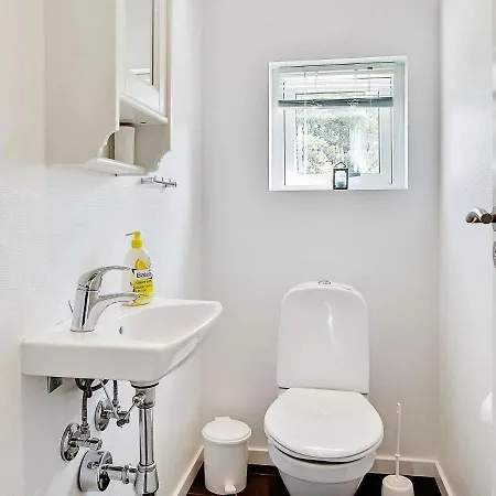 Three-bedroom Holiday In 10