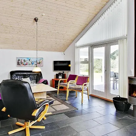 Three-bedroom Holiday In 10 Сasa de vacaciones Brovst
